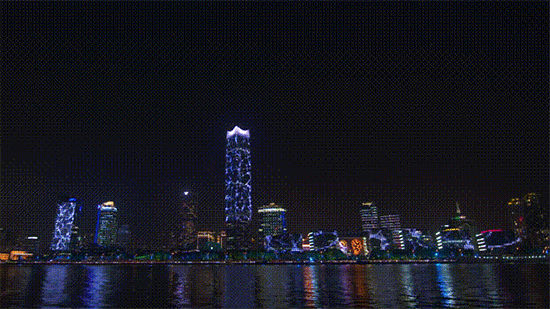 上海魅力燈光秀慶祝進(jìn)博會
